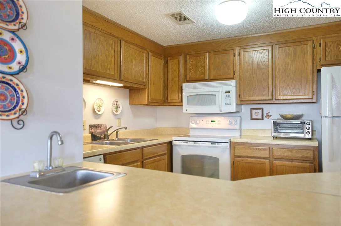 Image number 2 for the current listing