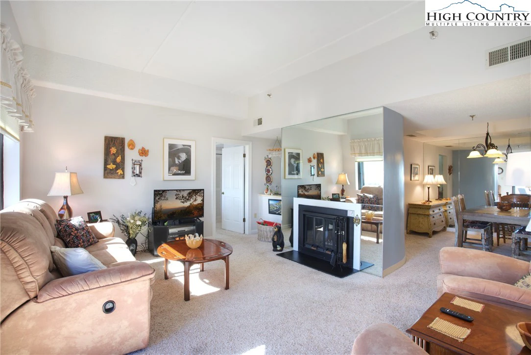 Image number 21 for the current listing
