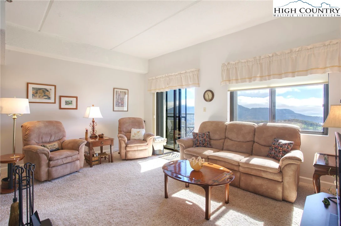 Image number 19 for the current listing