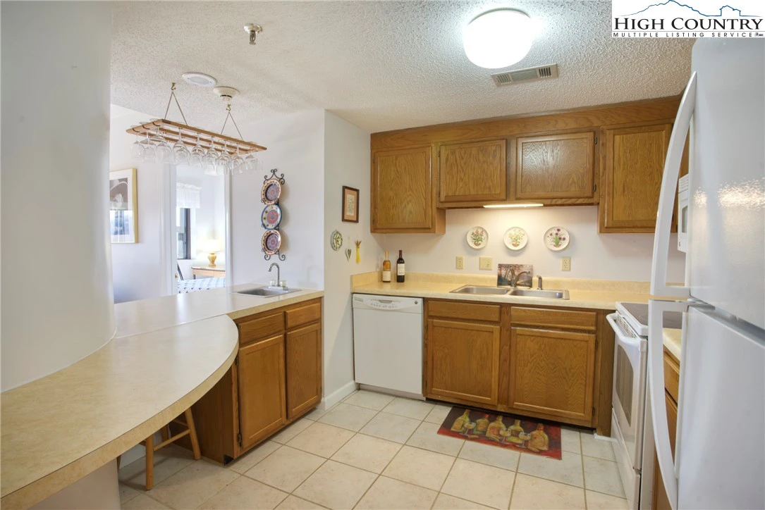 Image number 17 for the current listing