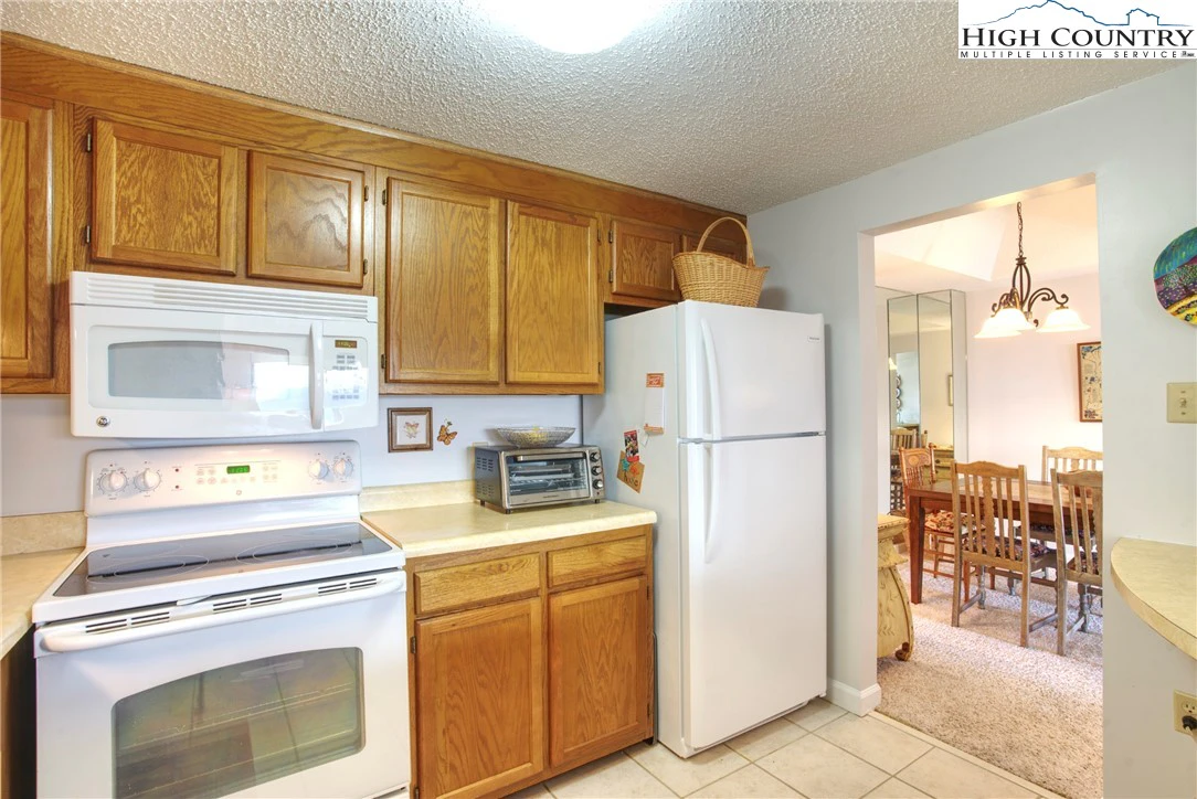 Image number 18 for the current listing