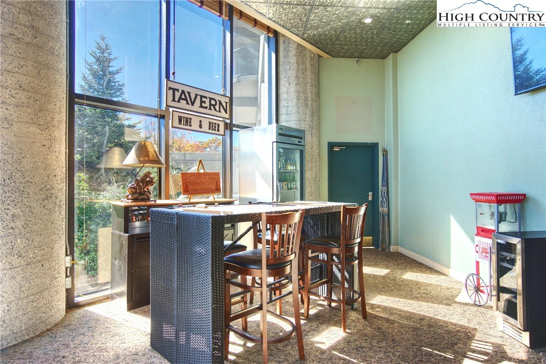 Image number 9 for the current listing