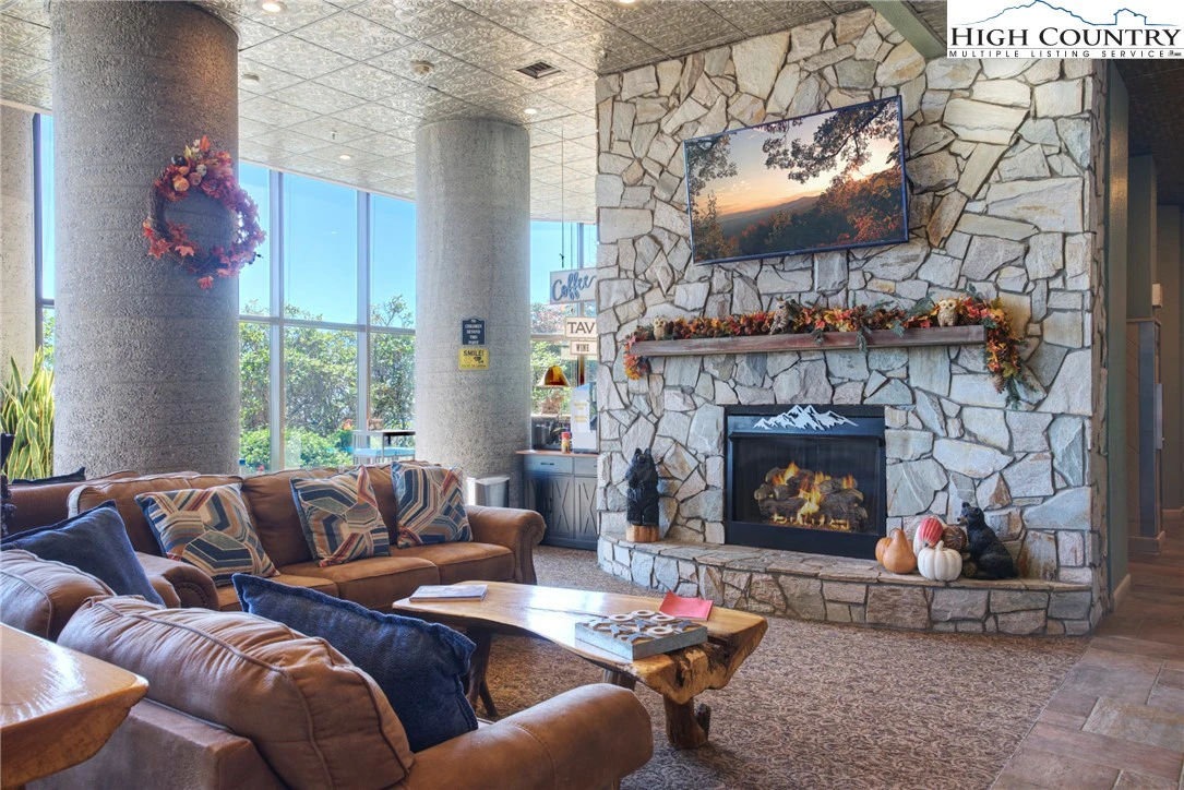 Image number 4 for the current listing