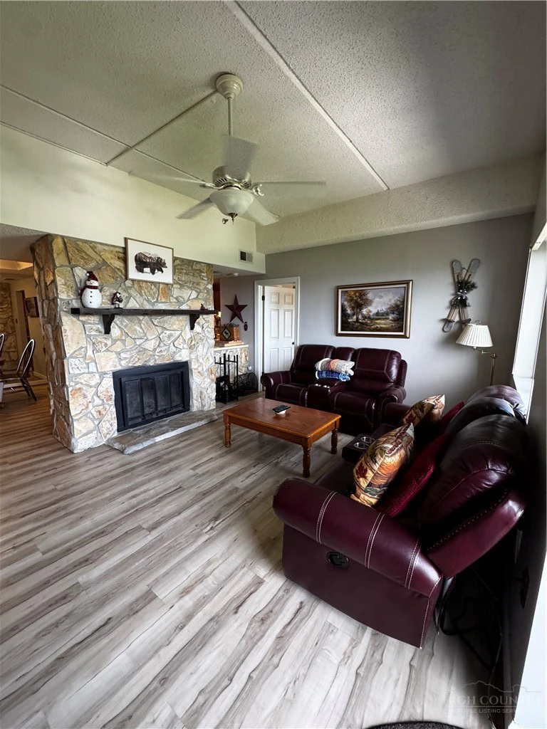 Image number 4 for the current listing