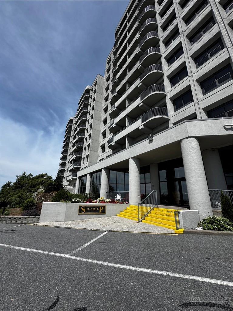 Image number 2 for the current listing