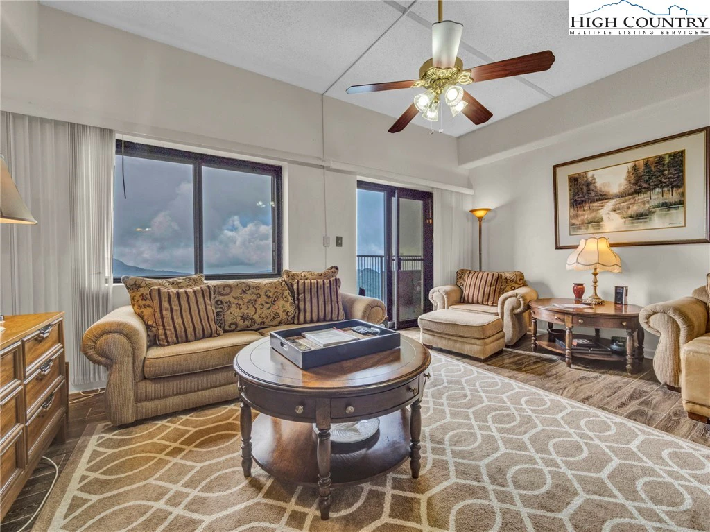 Image number 1 for the current listing