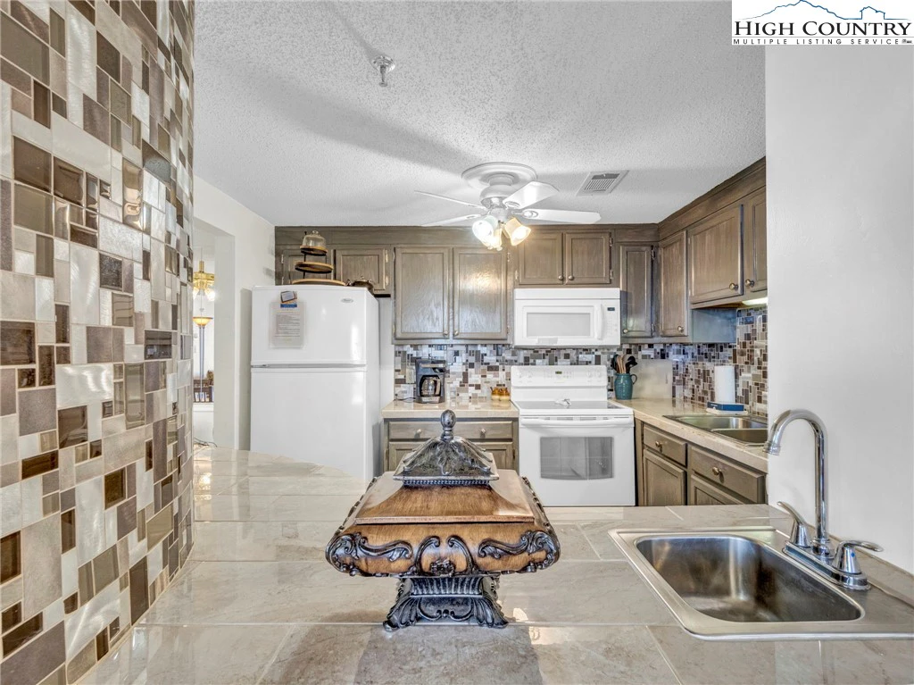 Image number 9 for the current listing