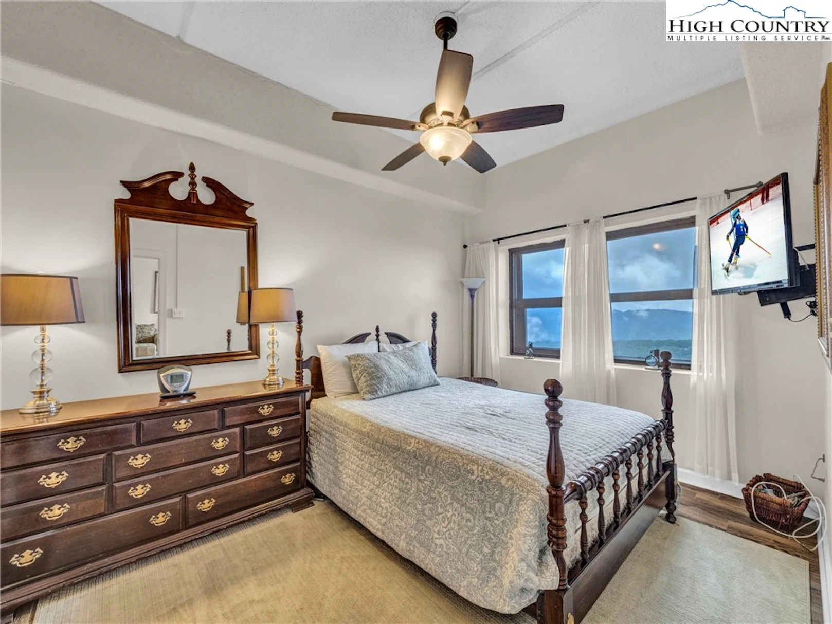 Image number 12 for the current listing