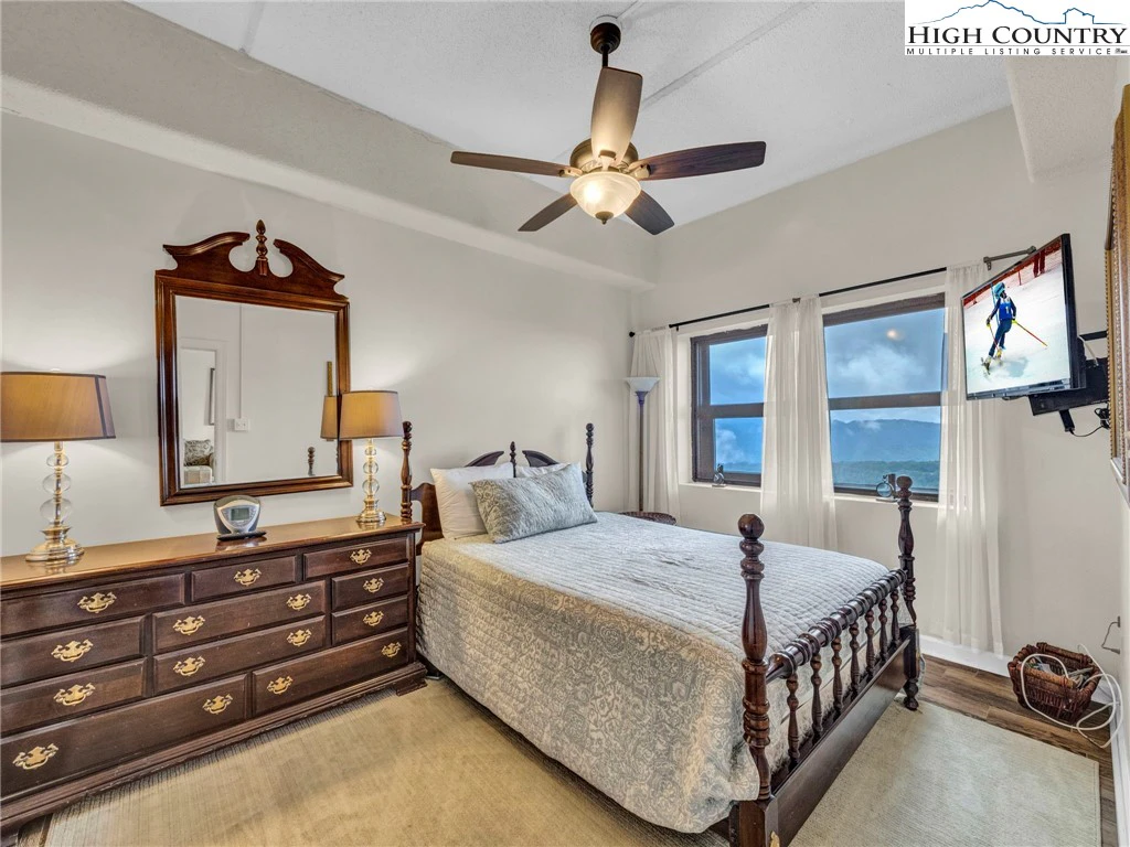 Image number 12 for the current listing