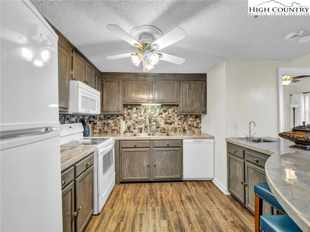 Image number 6 for the current listing