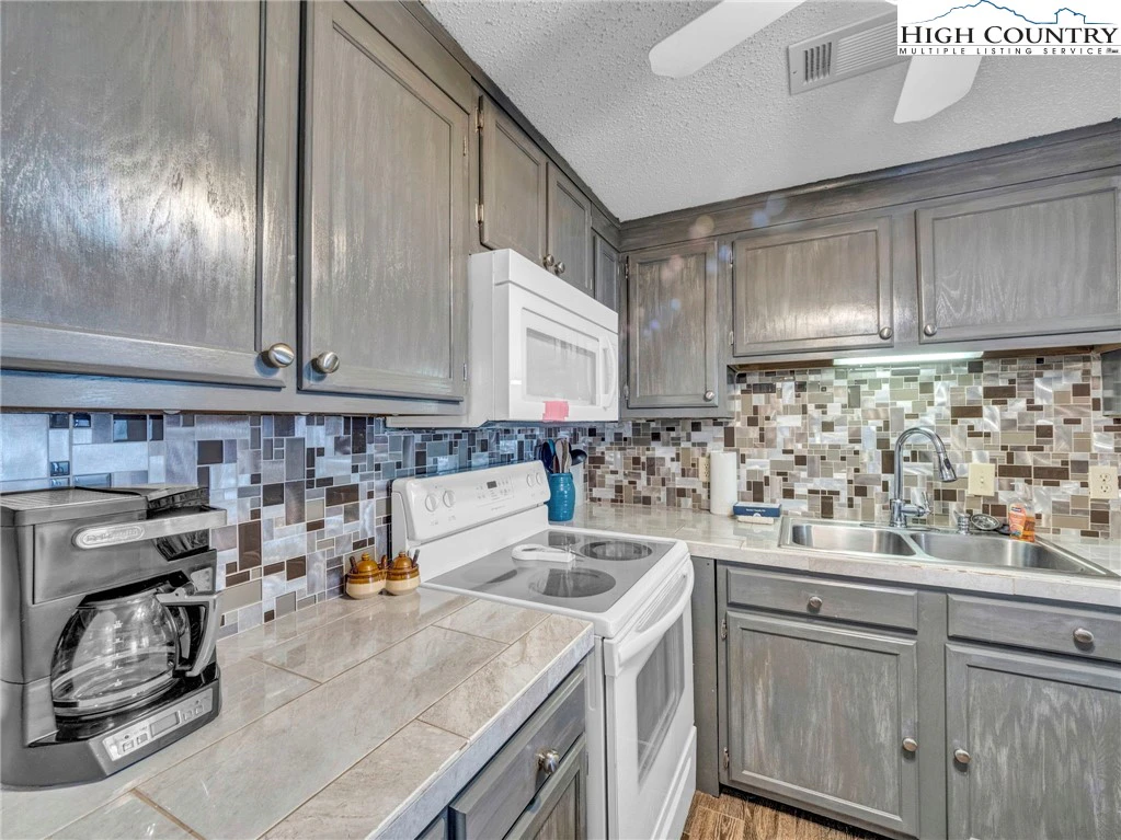 Image number 8 for the current listing