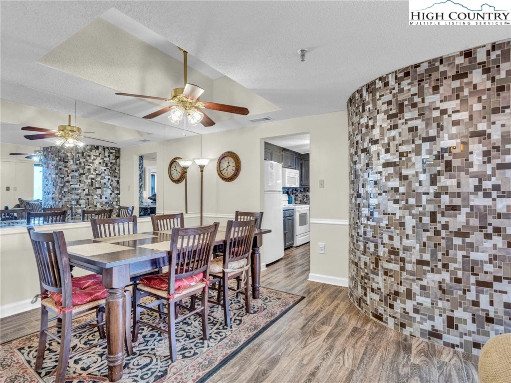 Image number 11 for the current listing