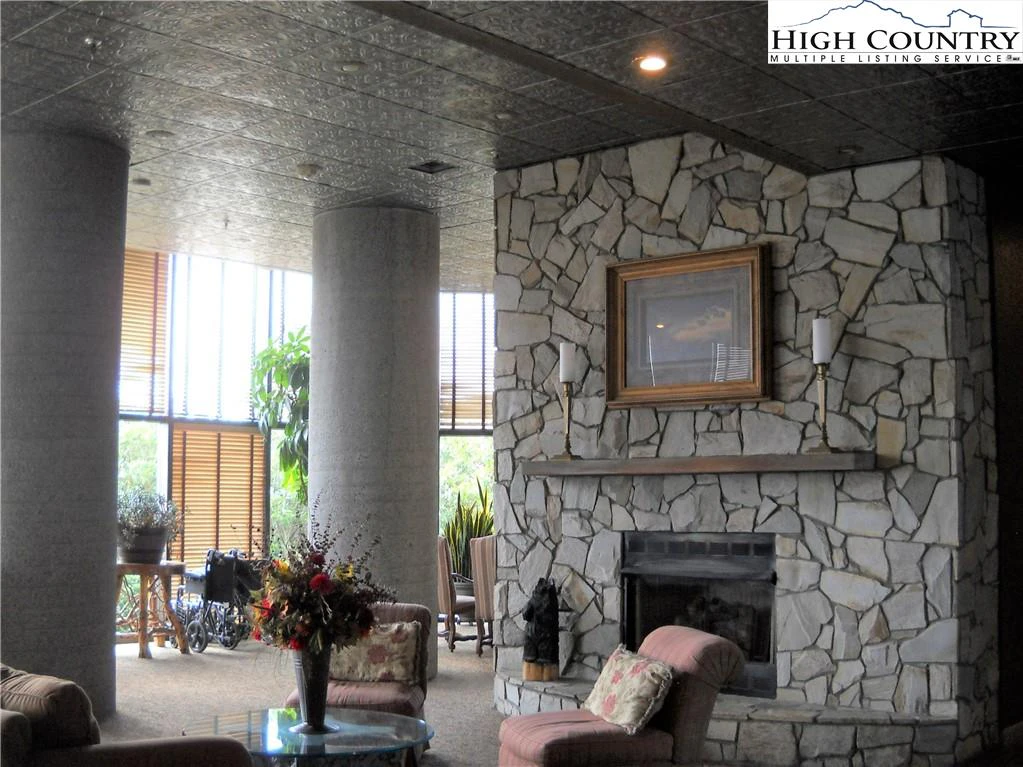 Image number 7 for the current listing