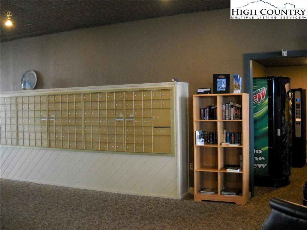 Image number 8 for the current listing
