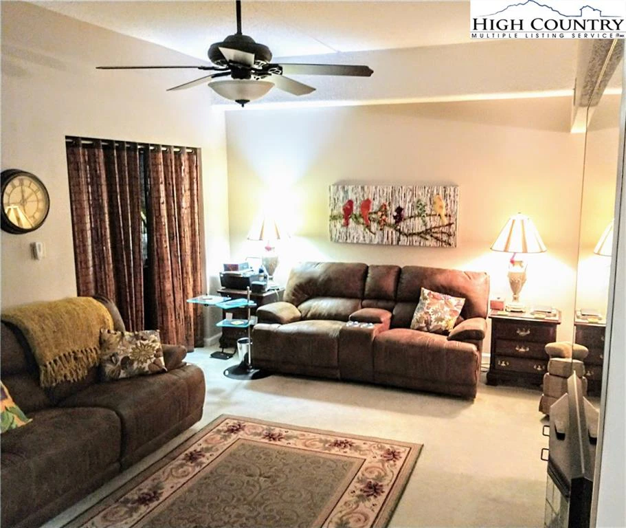 Image number 3 for the current listing