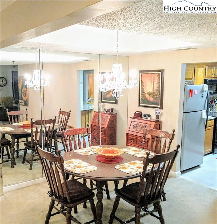 Image number 4 for the current listing