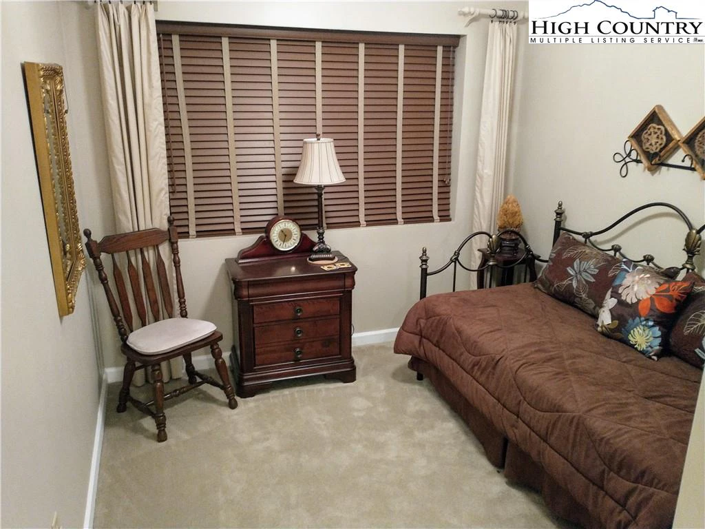 Image number 5 for the current listing