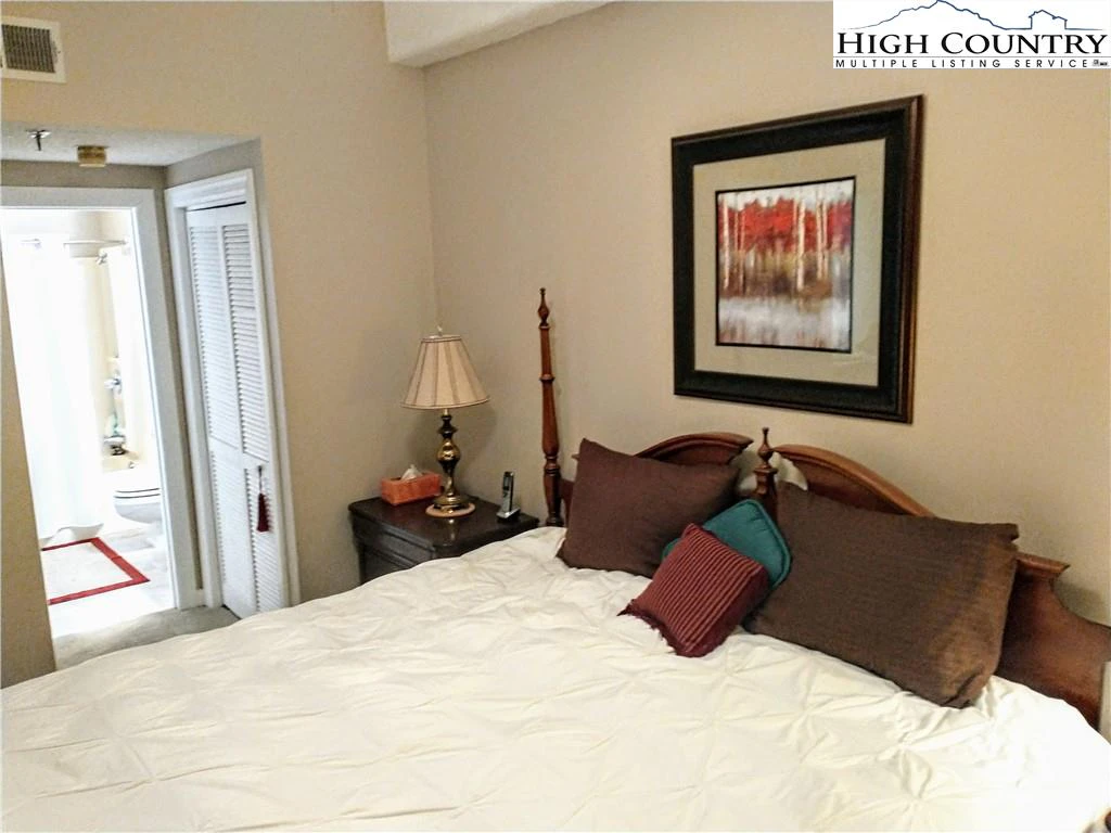Image number 7 for the current listing