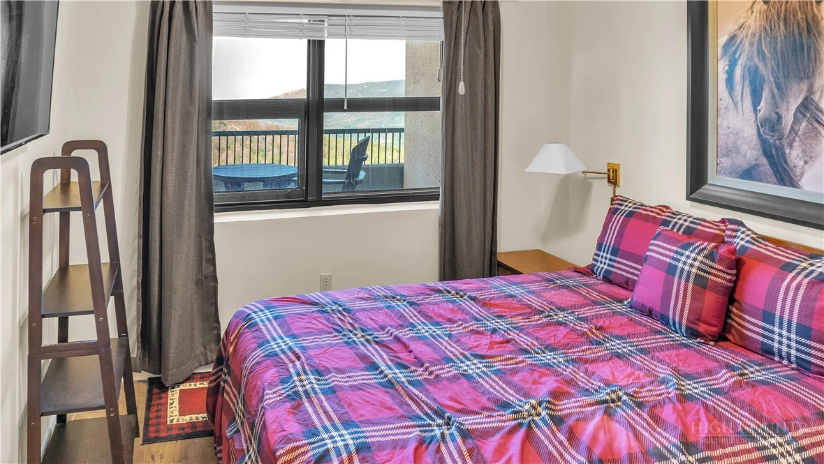Image number 16 for the current listing