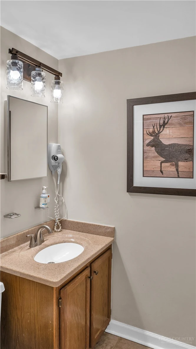 Image number 19 for the current listing