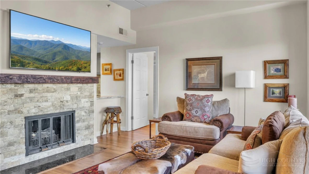 Image number 7 for the current listing