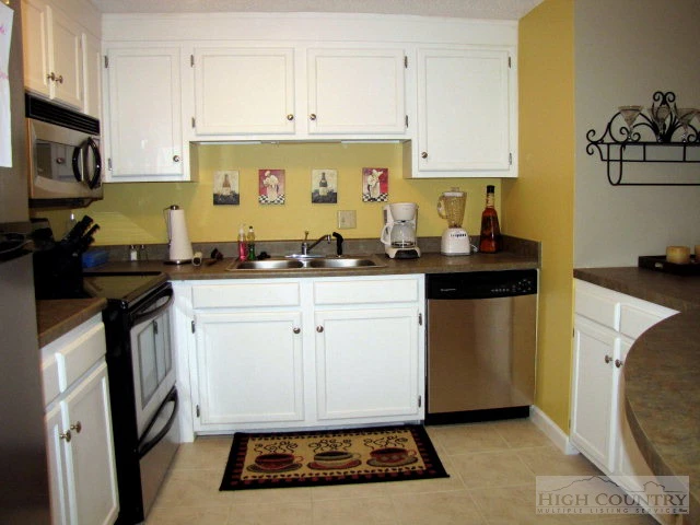 Image number 15 for the current listing