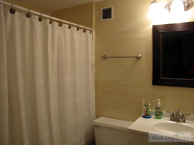 Image number 6 for the current listing