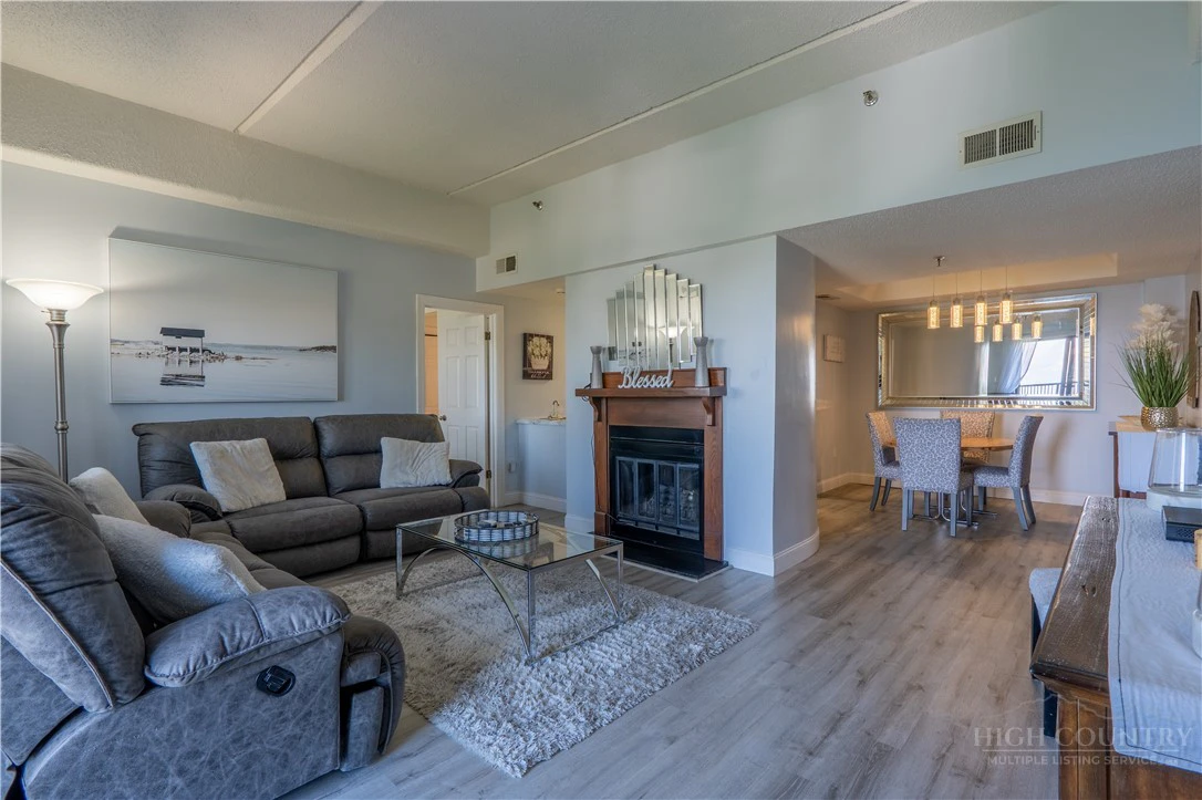 Image number 1 for the current listing