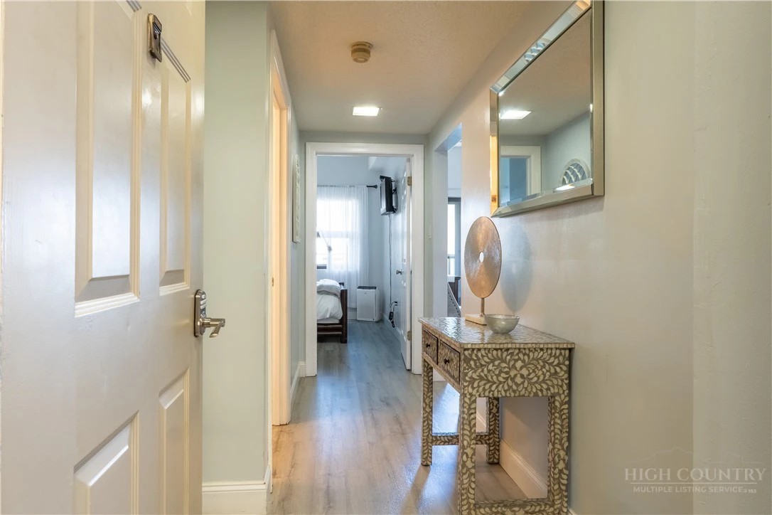 Image number 3 for the current listing