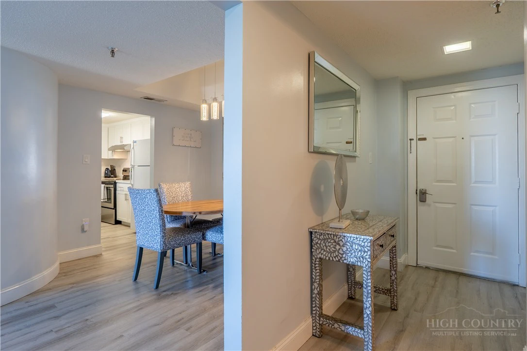 Image number 5 for the current listing