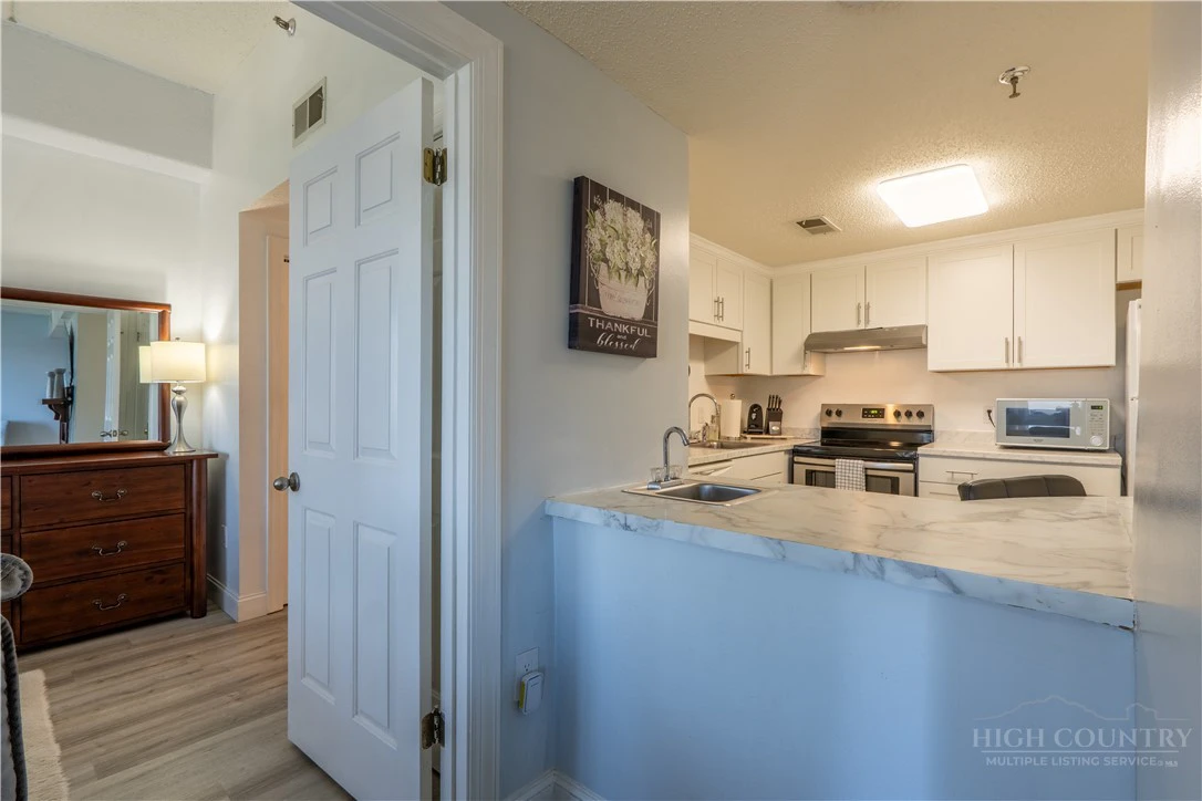Image number 6 for the current listing
