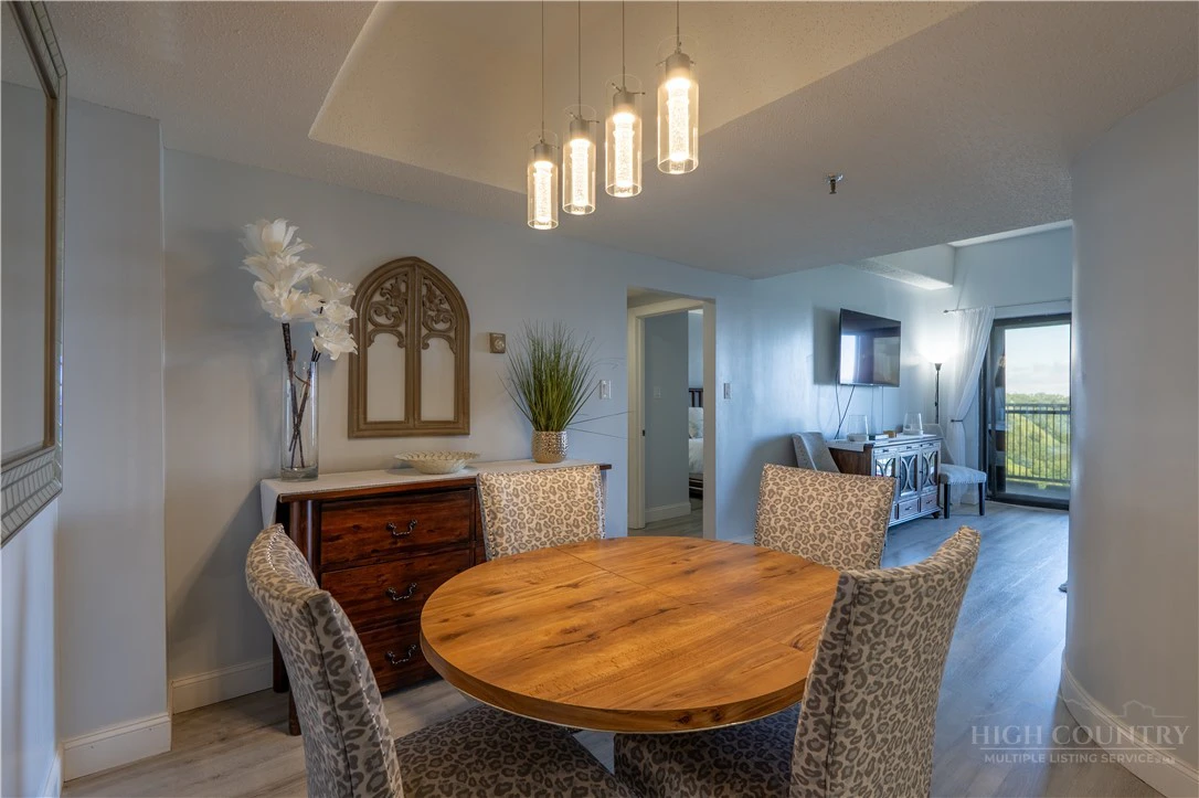 Image number 13 for the current listing