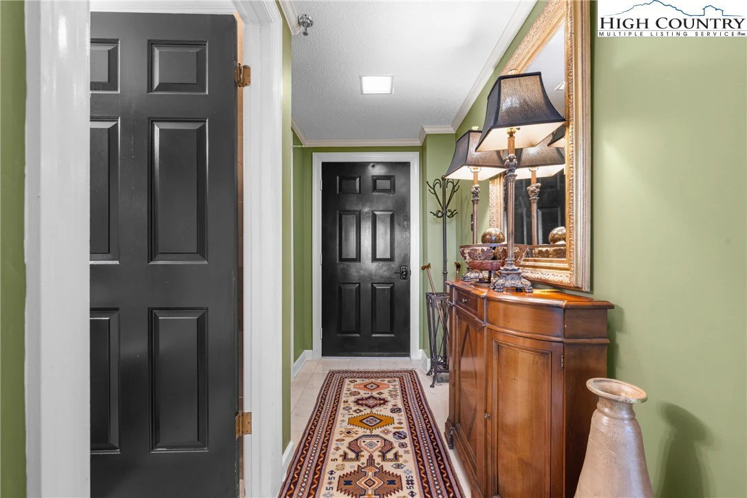 Image number 21 for the current listing