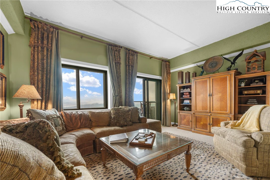 Image number 19 for the current listing
