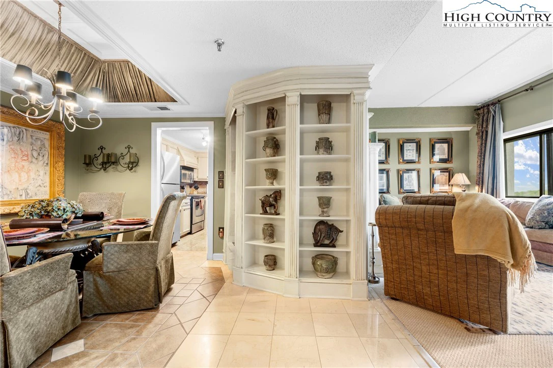 Image number 18 for the current listing