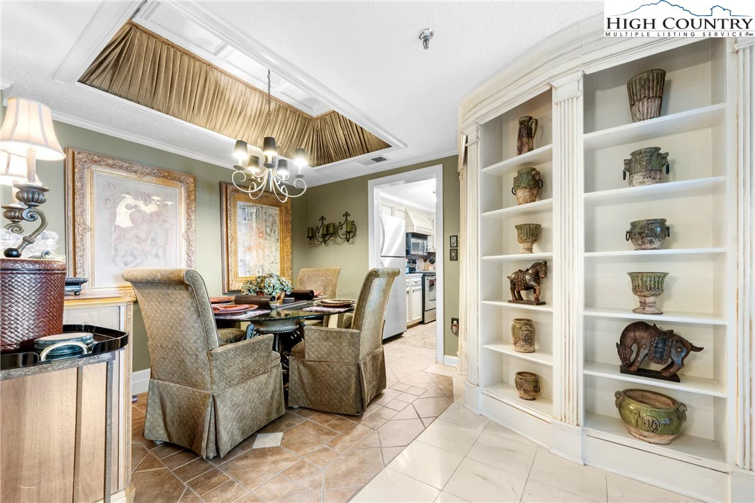 Image number 17 for the current listing
