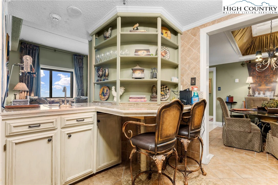 Image number 12 for the current listing