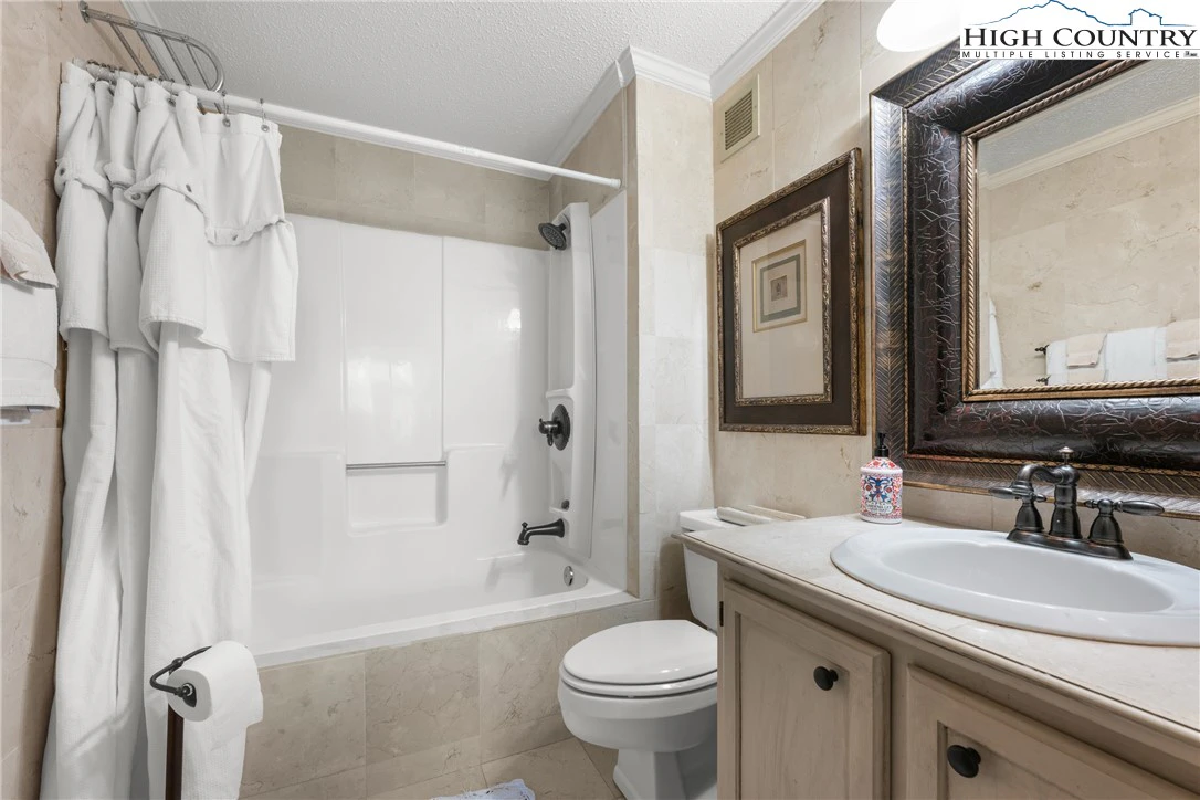 Image number 9 for the current listing