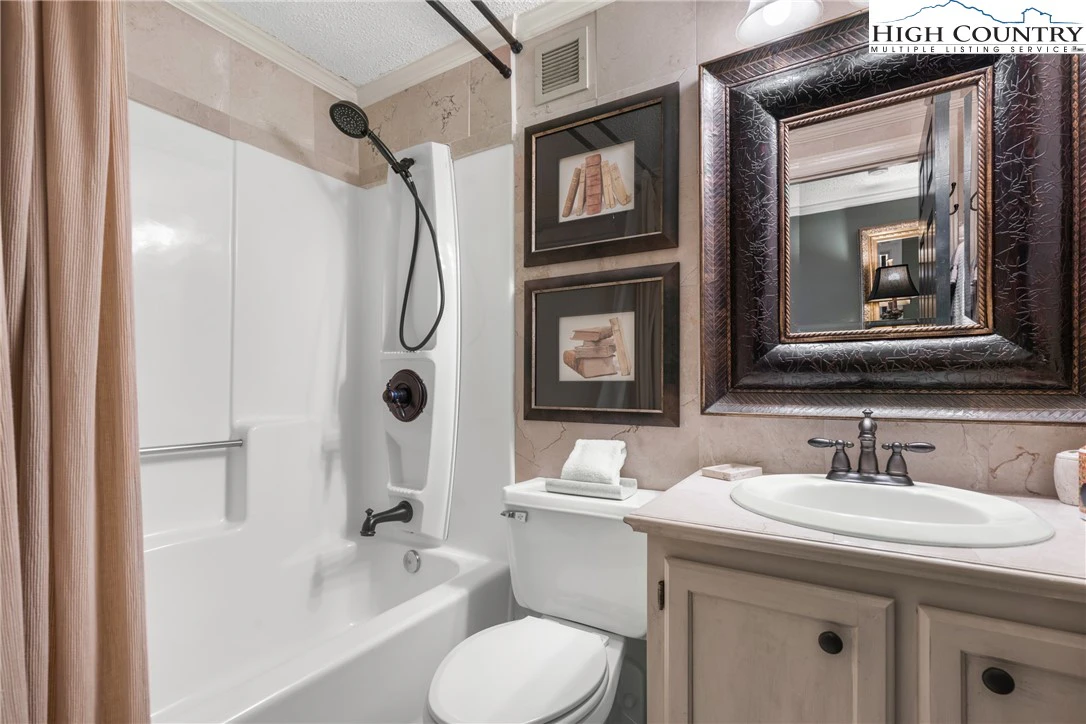 Image number 7 for the current listing