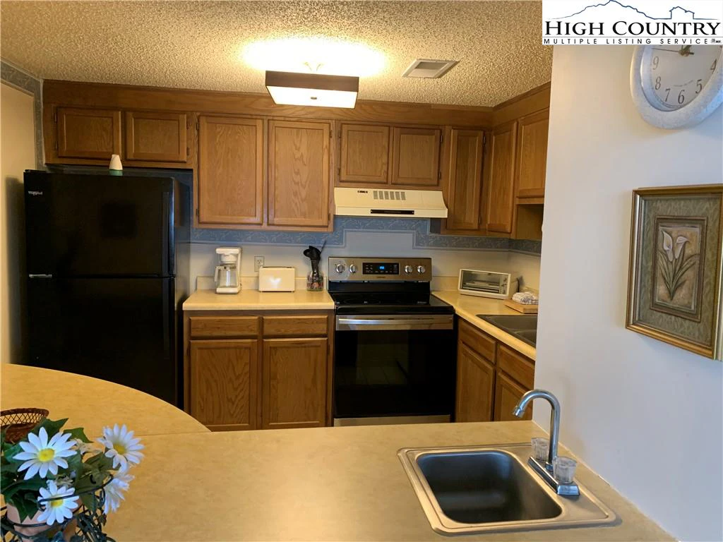 Image number 3 for the current listing