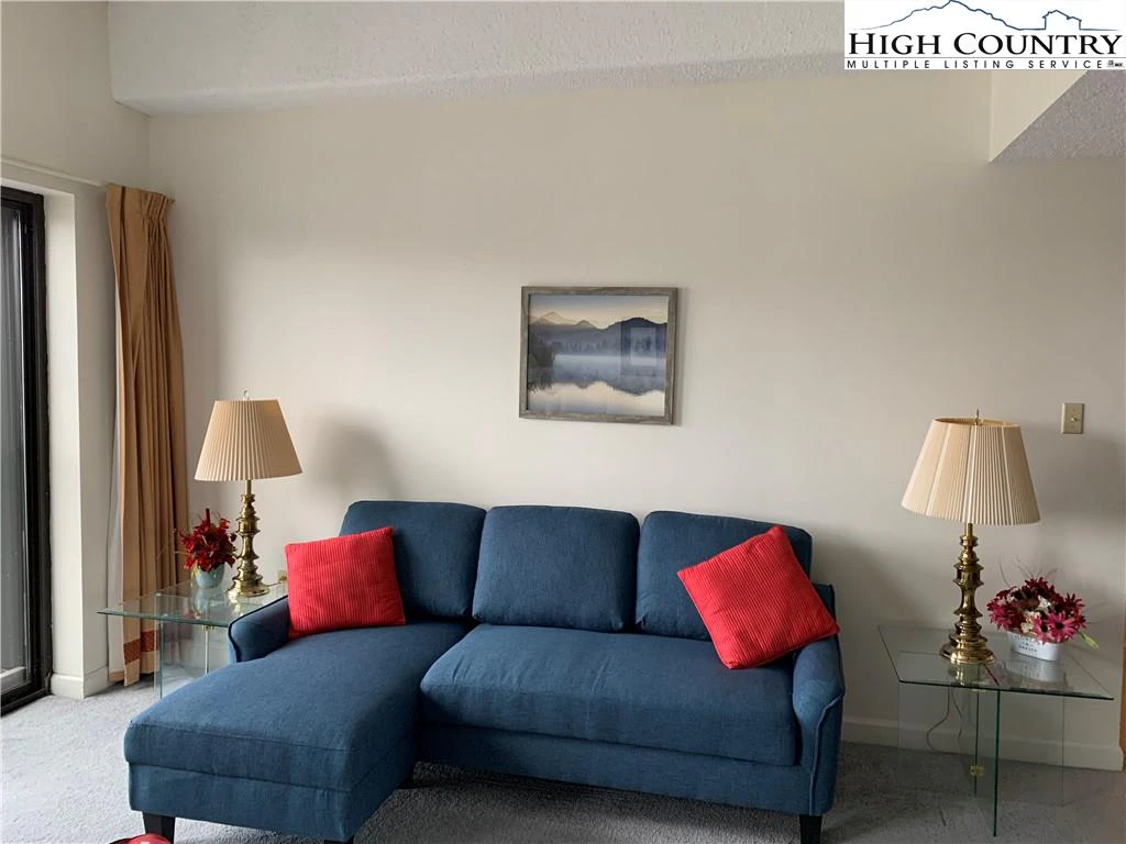 Image number 9 for the current listing
