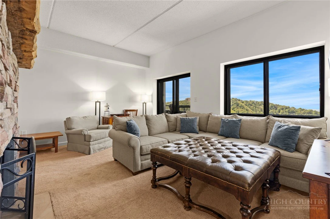 Image number 4 for the current listing