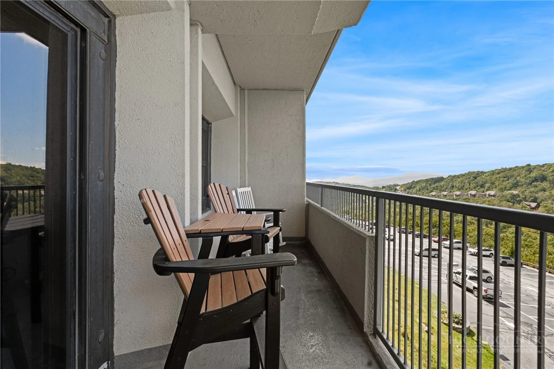 Image number 8 for the current listing