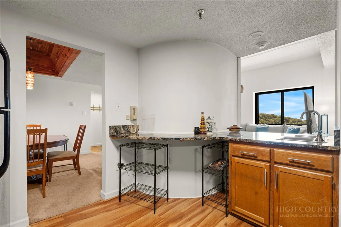 Image number 13 for the current listing