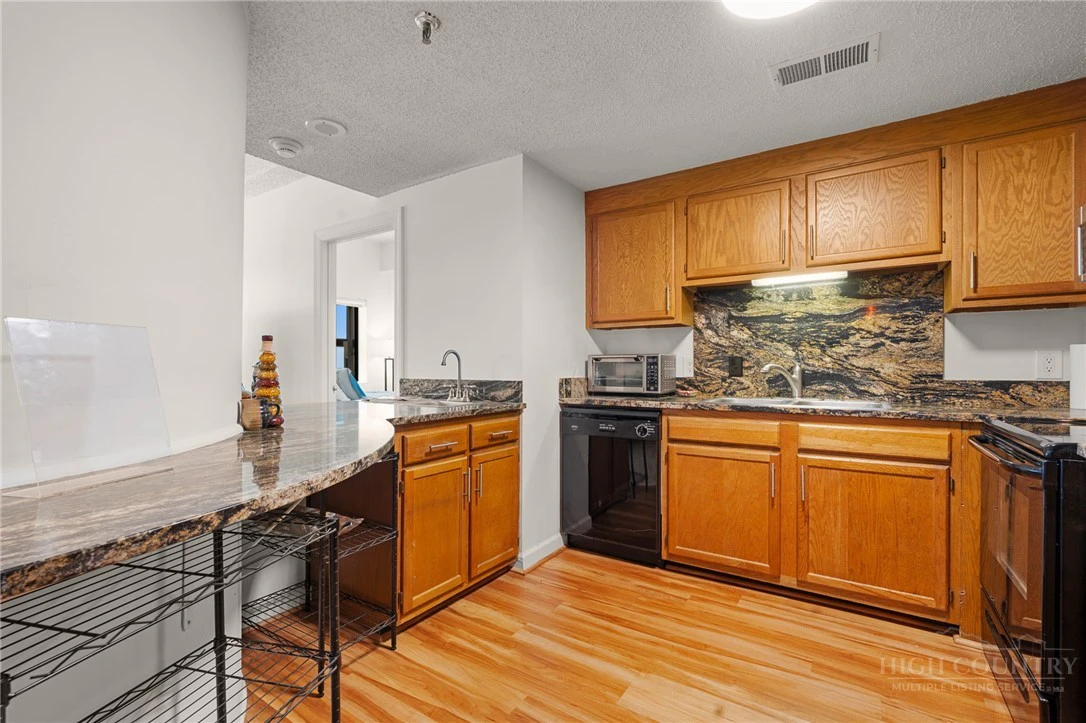 Image number 14 for the current listing