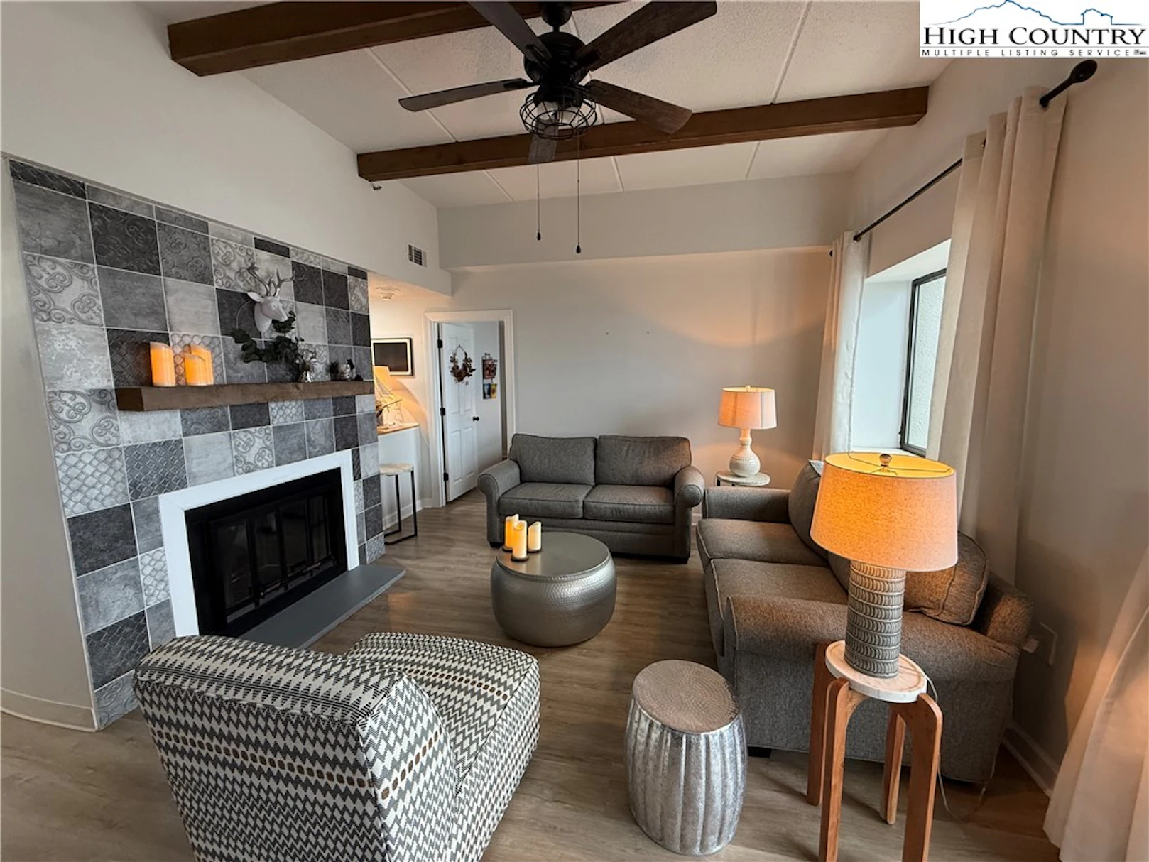 Image number 1 for the current listing