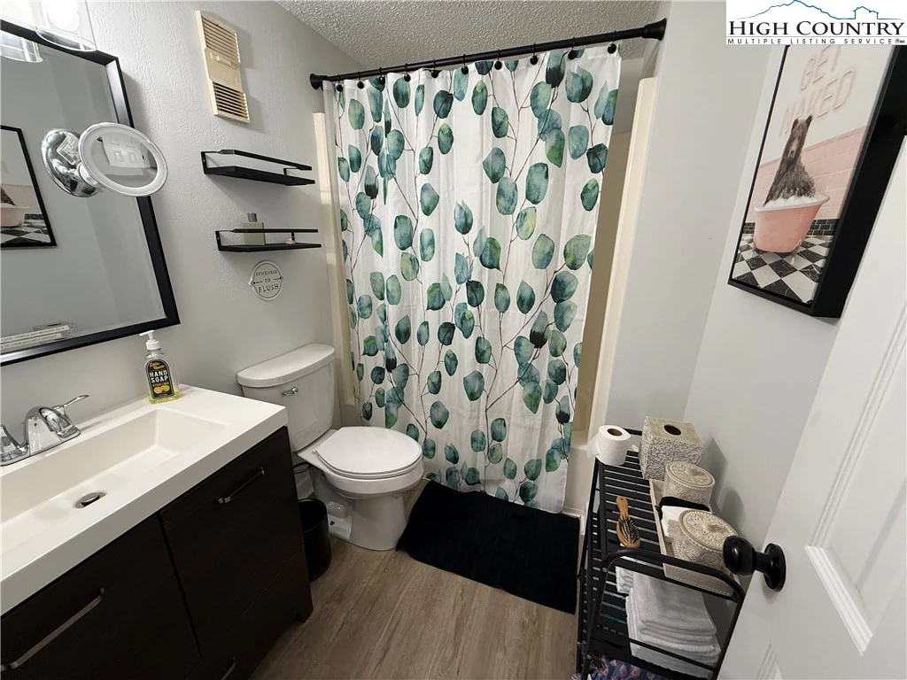 Image number 10 for the current listing