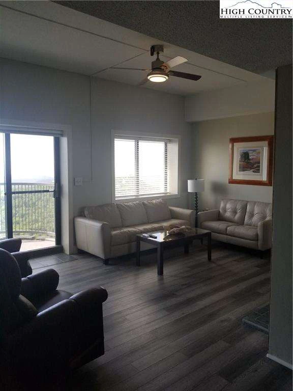 Image number 3 for the current listing
