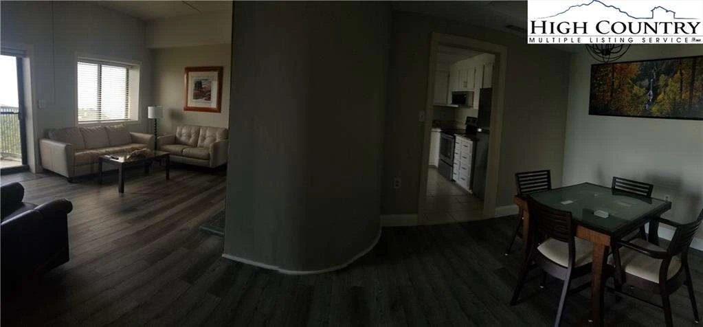 Image number 4 for the current listing