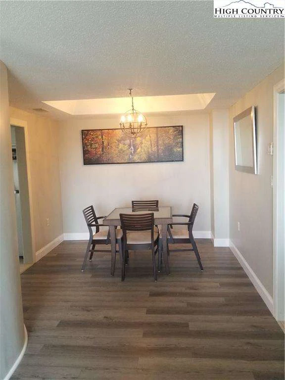 Image number 9 for the current listing